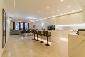 Well located top Modern Apt Aquamarine Q - Happy Rentals